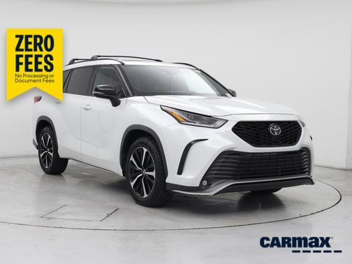 White 2022 Toyota Highlander XSE