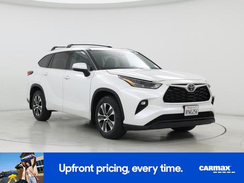 Pearl 2022 Toyota Highlander XLE