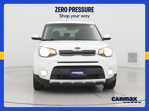 White 2017 Kia Soul +