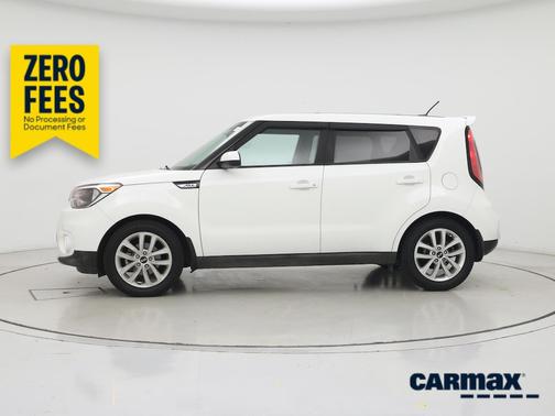 White 2017 Kia Soul +