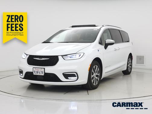 White 2023 Chrysler Pacifica Hybrid Pinnacle
