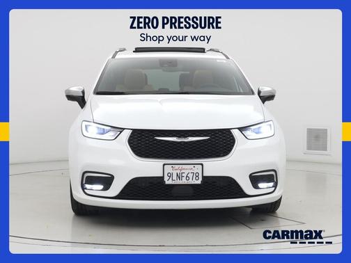 White 2023 Chrysler Pacifica Hybrid Pinnacle