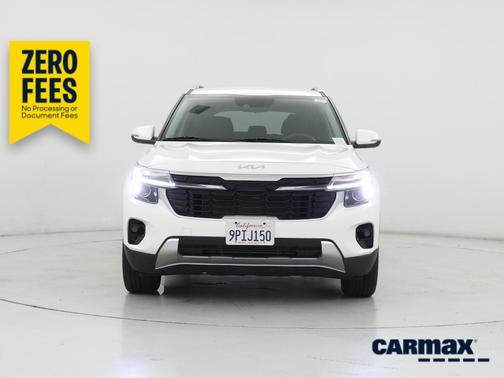 White 2024 Kia Seltos EX