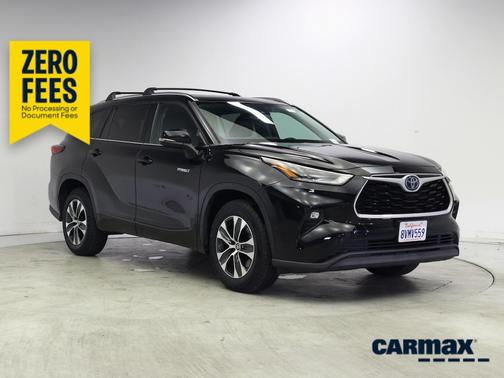 Black 2021 Toyota Highlander Hybrid XLE