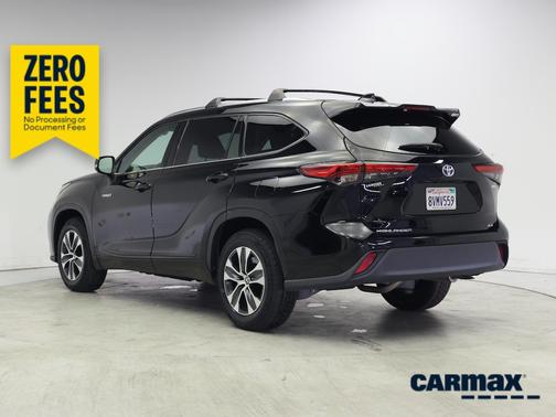 Black 2021 Toyota Highlander Hybrid XLE