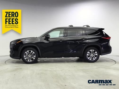 Black 2021 Toyota Highlander Hybrid XLE