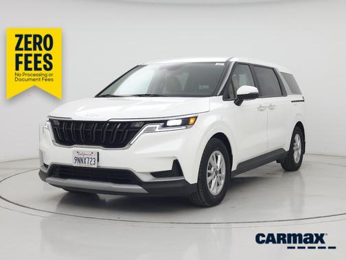 White 2024 Kia Carnival LX