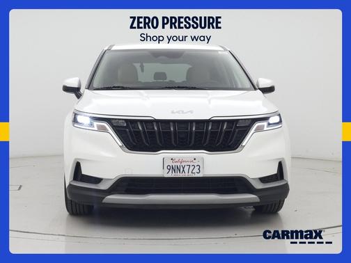 White 2024 Kia Carnival LX