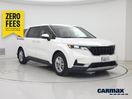 White 2024 Kia Carnival LX