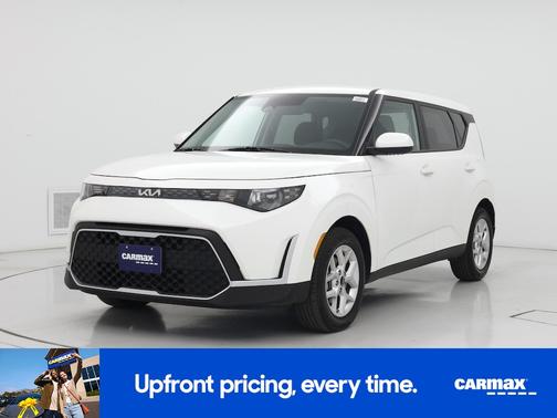 White 2025 Kia Soul LX