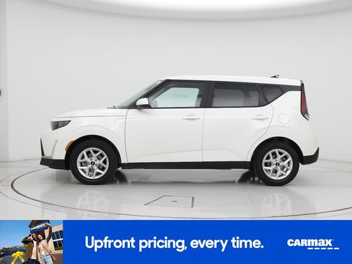 White 2025 Kia Soul LX