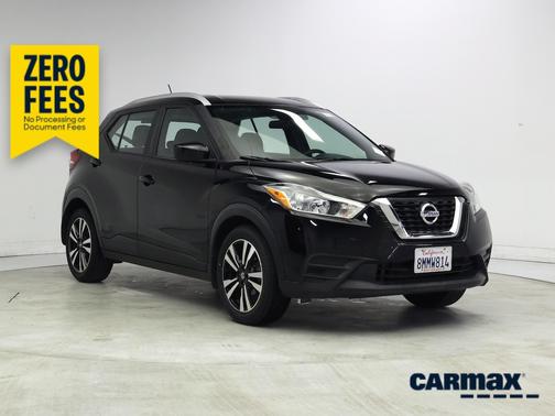Black 2019 Nissan Kicks SV