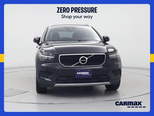 Black 2019 Volvo XC40 T5 Momentum