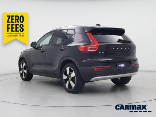 Black 2019 Volvo XC40 T5 Momentum