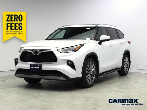 White 2022 Toyota Highlander Platinum