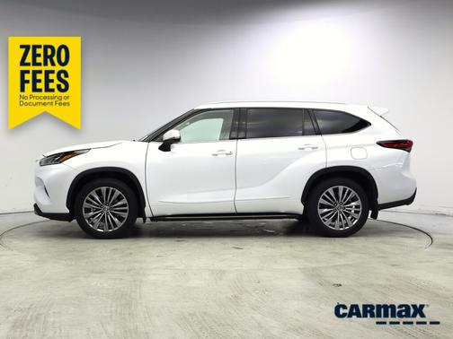 White 2022 Toyota Highlander Platinum