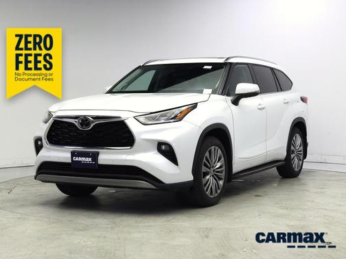 White 2022 Toyota Highlander Platinum