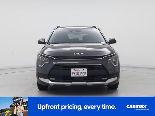 Black 2023 Kia Niro SX