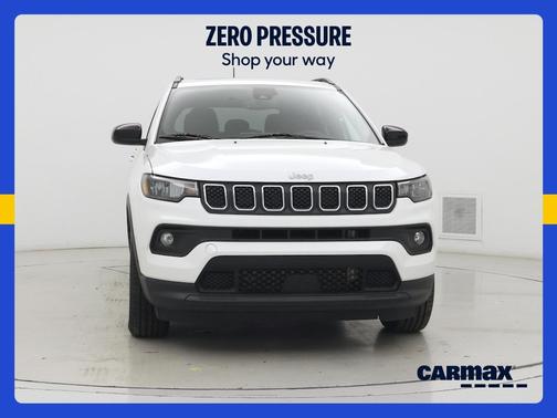 White 2023 Jeep Compass Latitude