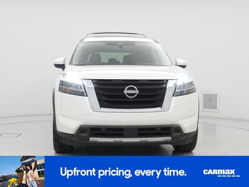 White 2023 Nissan Pathfinder Platinum