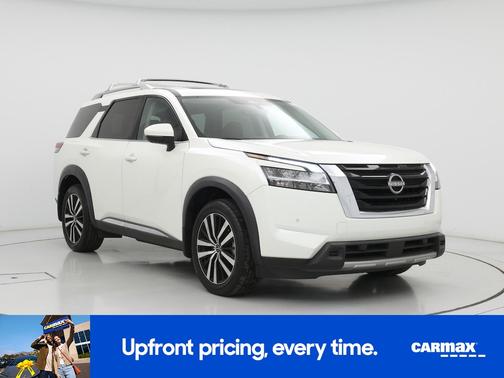 White 2023 Nissan Pathfinder Platinum