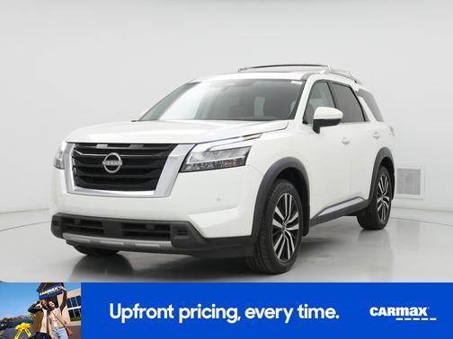 White 2023 Nissan Pathfinder Platinum