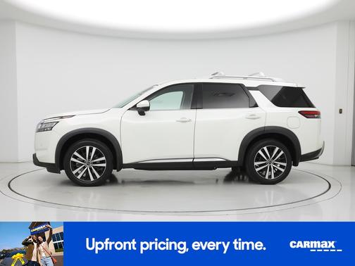 White 2023 Nissan Pathfinder Platinum