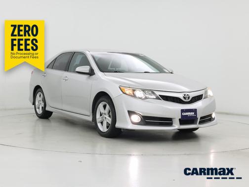 Silver 2014 Toyota Camry SE