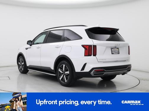 White 2023 Kia Sorento EX