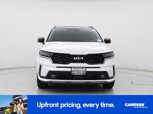 White 2023 Kia Sorento EX