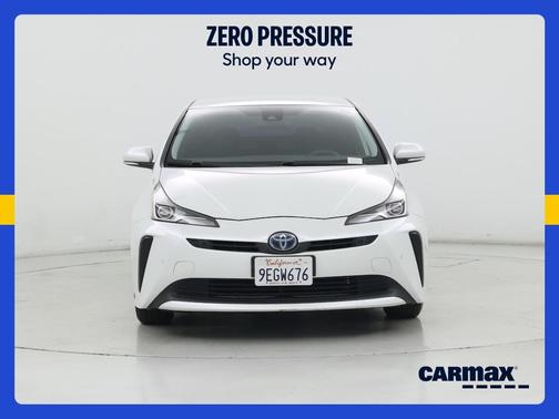 Pearl 2022 Toyota Prius LE