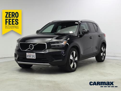 Black 2020 Volvo XC40 T5 Momentum