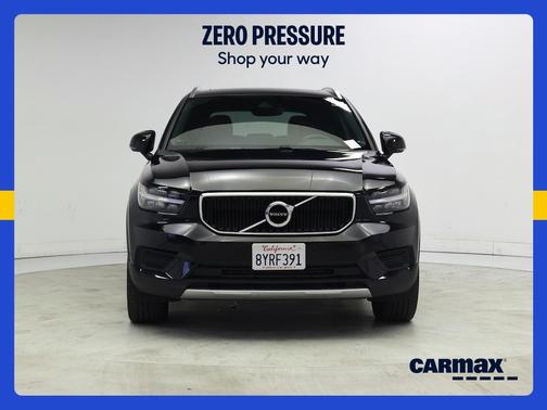 Black 2020 Volvo XC40 T5 Momentum