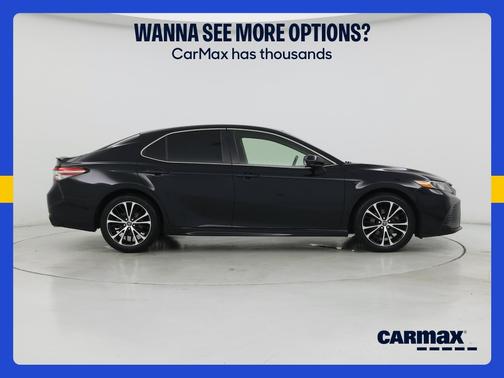 Black 2018 Toyota Camry SE