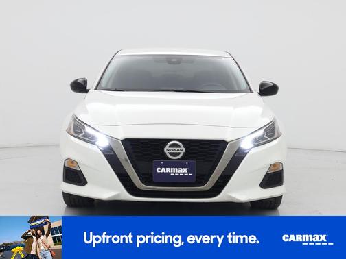 White 2022 Nissan Altima SR
