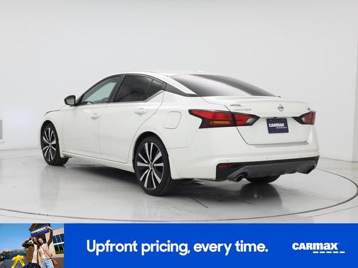 White 2022 Nissan Altima SR