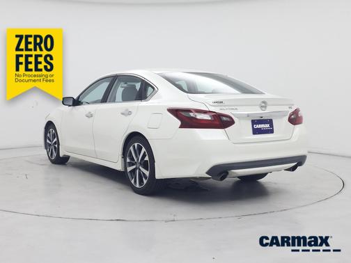 White 2017 Nissan Altima SR