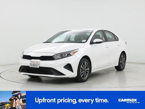 White 2024 Kia Forte LXS