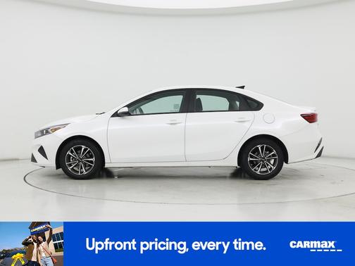 White 2024 Kia Forte LXS