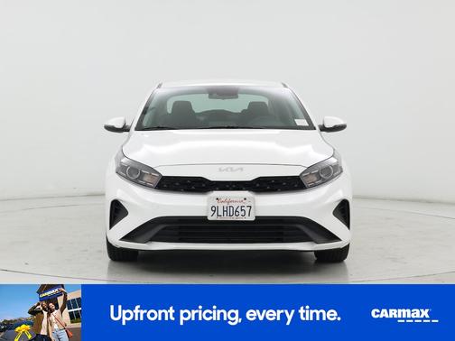 White 2024 Kia Forte LXS