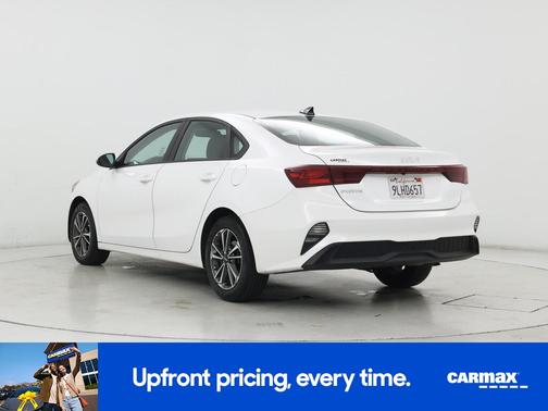 White 2024 Kia Forte LXS