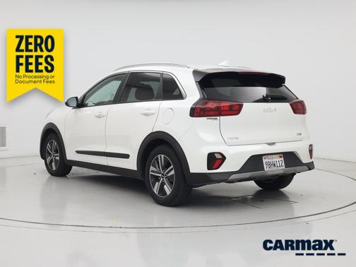 White 2022 Kia Niro LXS