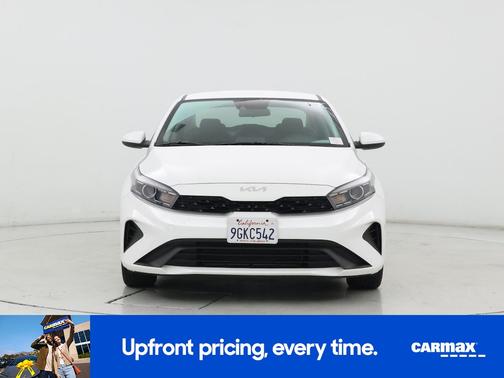 White 2023 Kia Forte LXS