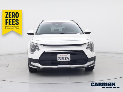 White 2025 Kia Niro EX