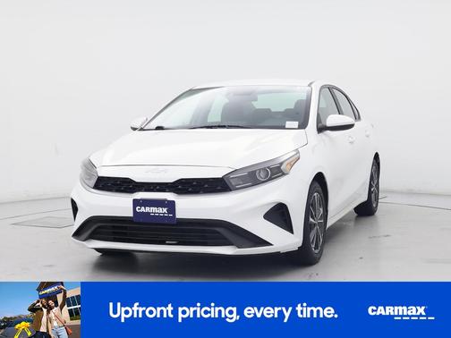 White 2024 Kia Forte LXS