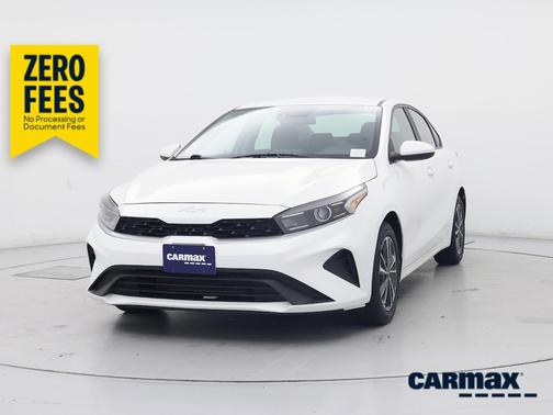White 2024 Kia Forte LXS