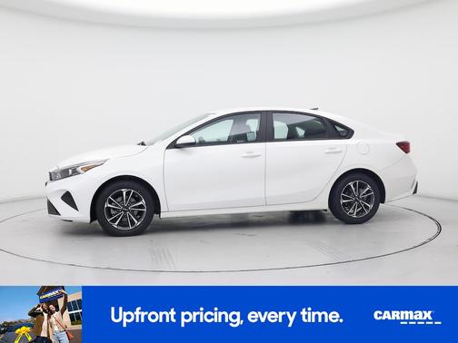 White 2024 Kia Forte LXS