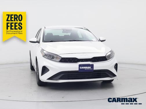 White 2024 Kia Forte LXS