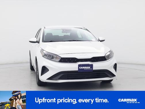 White 2024 Kia Forte LXS