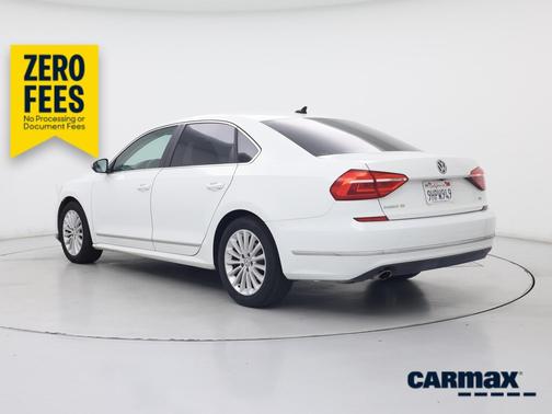 White 2016 Volkswagen Passat SE